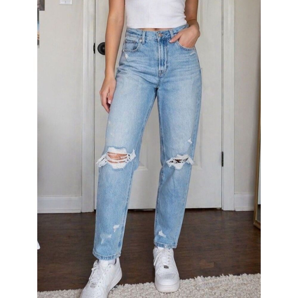 American Eagle Mom Jeans Women’s Size 2 Distressed High Rise Light Wash Denim